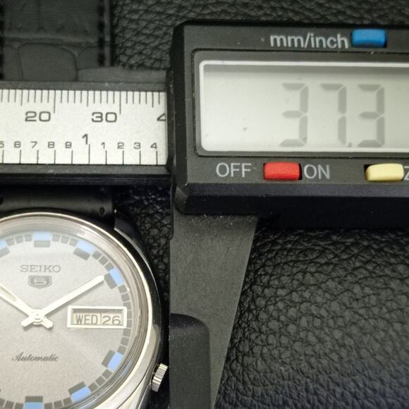 Vintage 1984 Seiko Automatic Mens Silver Watch W/daydate & Blue accents - Picture 7 of 10